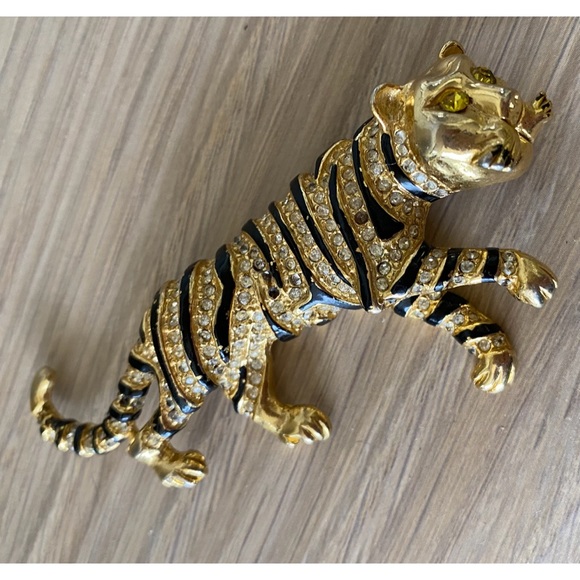 Retro Tiger Brooch. Diamanté Black & Gold Tone - Picture 3 of 6